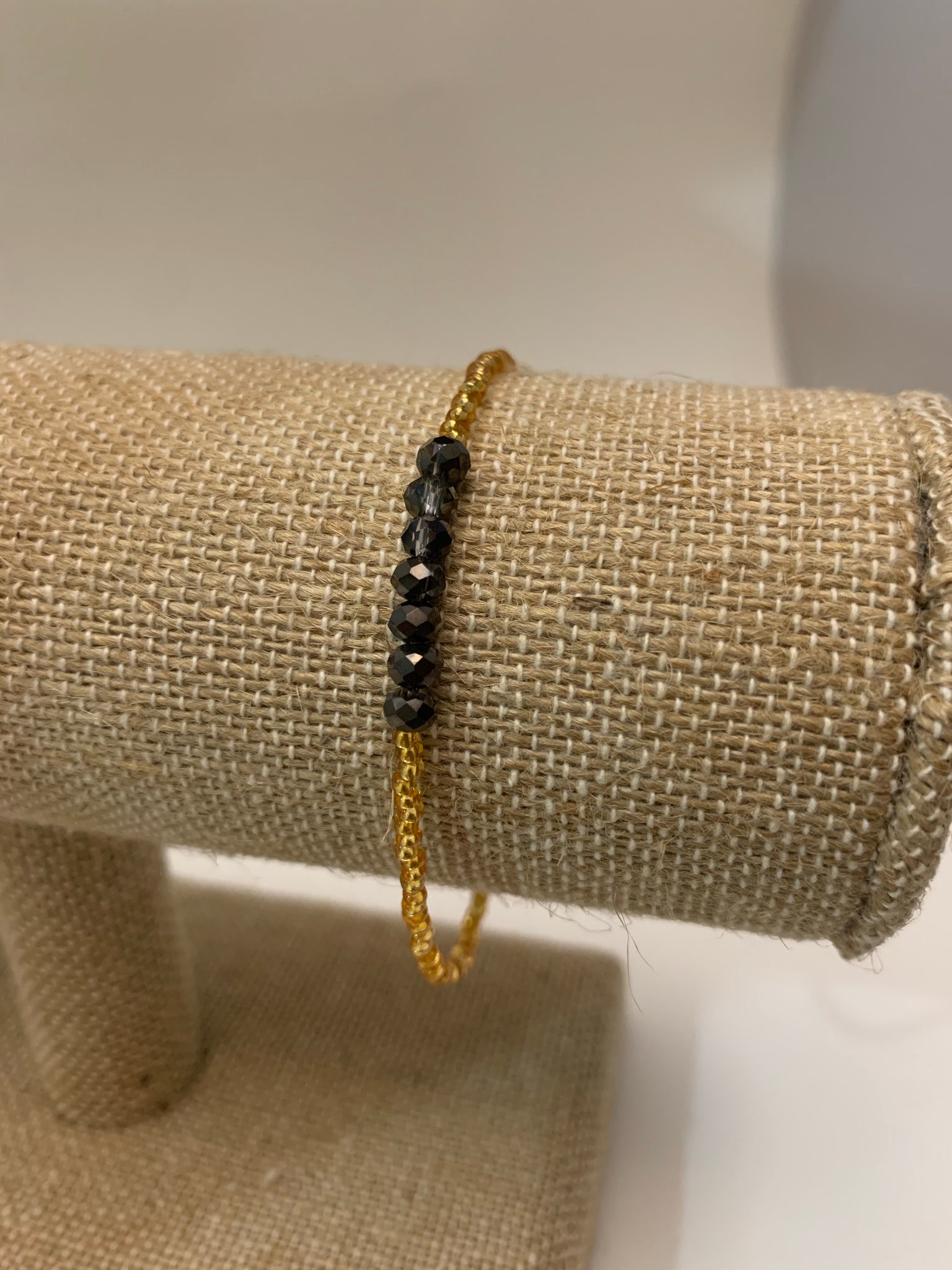 Single strand leather bracelet, black